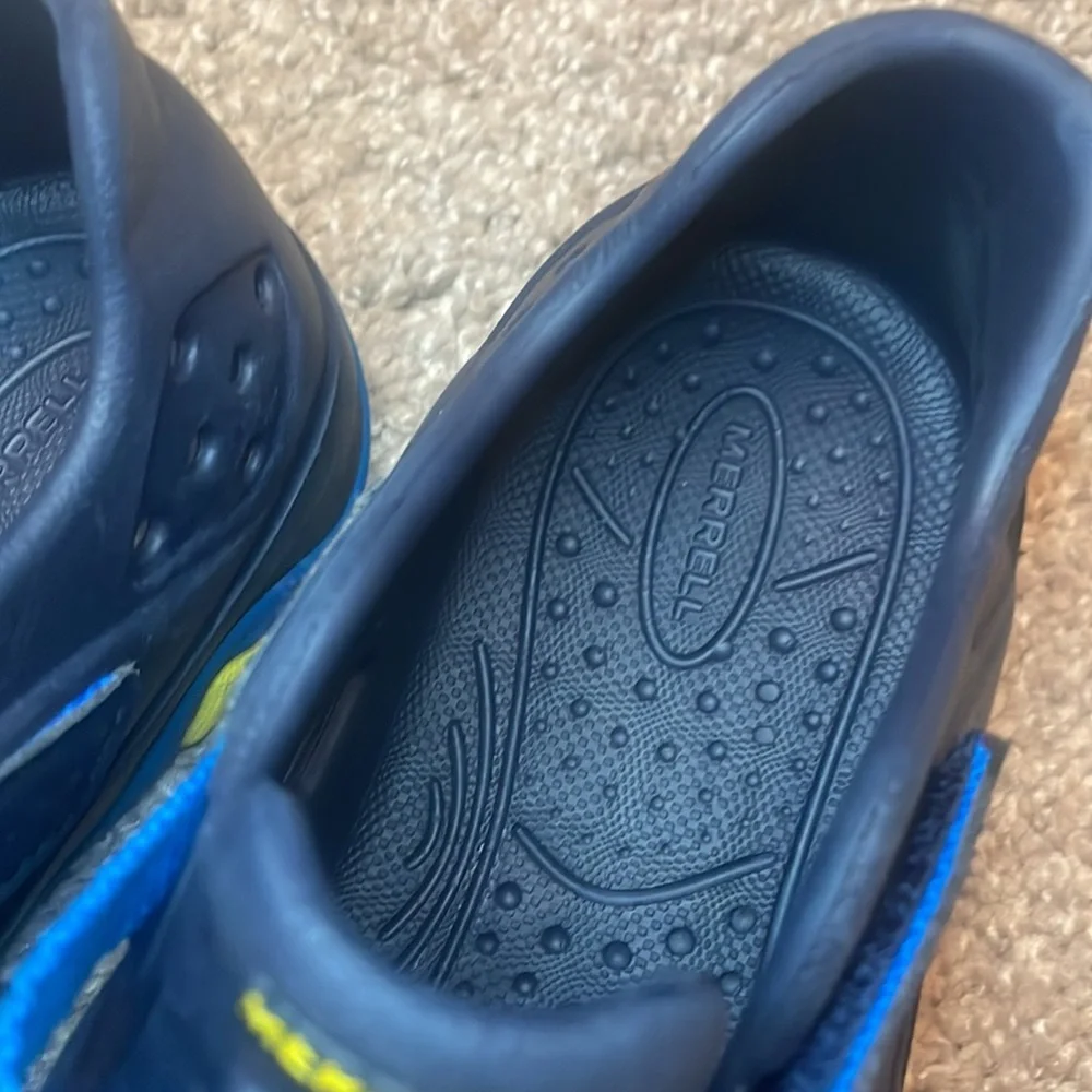 Boys Merrell swim shoes blue size 3